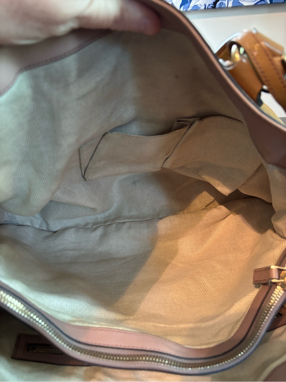 Authentic Gucci Soho Working Tote - Beige Patent Leather - Good Condition - Picture 8 of 15